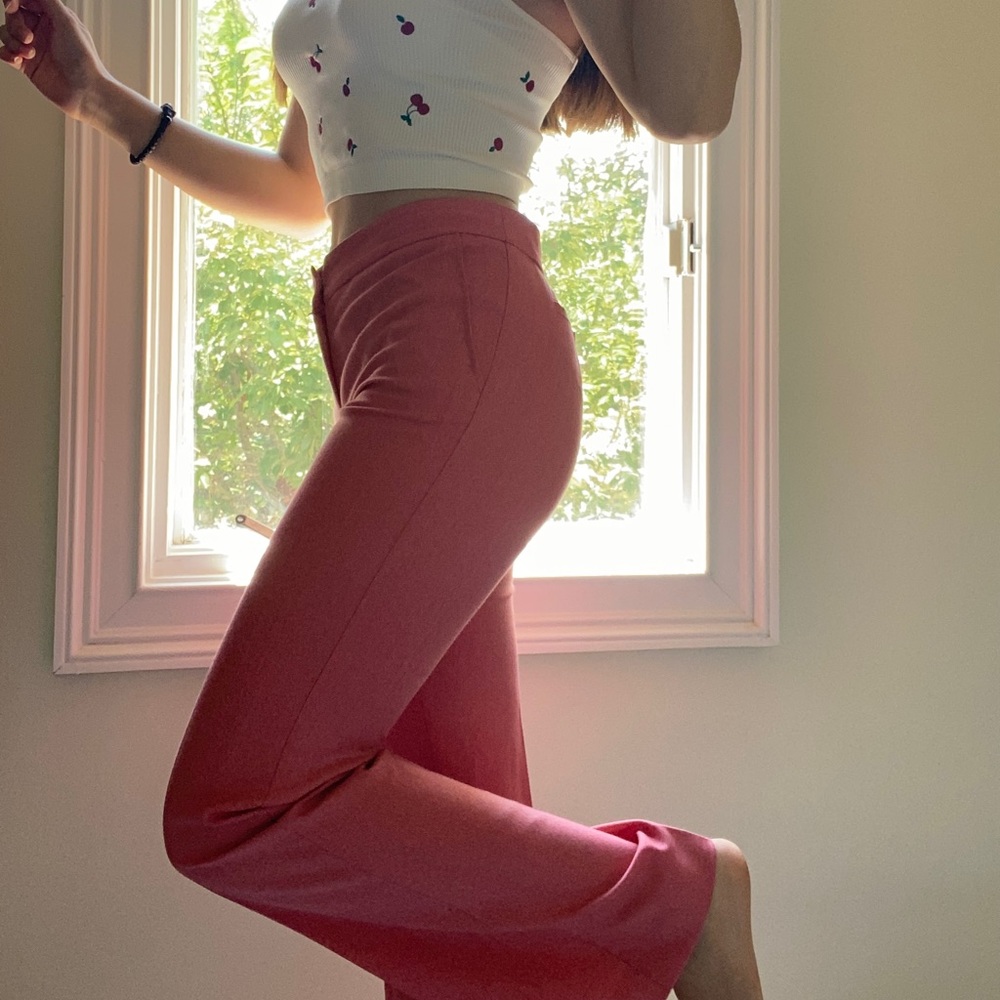 Very nice, body curving BCBG pants